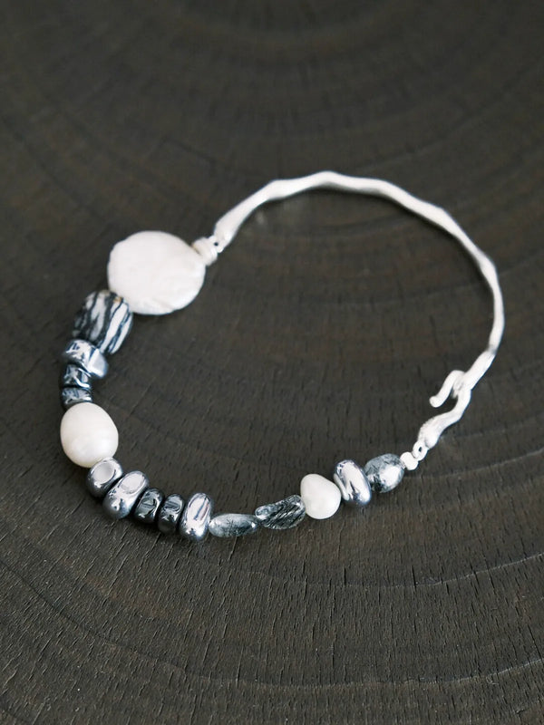 Elegant gift packaging showcasing minimalist men’s bracelet ideal for birthday or anniversary gift