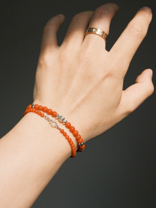 Men’s Nanhong agate bracelet worn on wrist, Red Ember Identity Series, red beaded bracelet with silver details for daily wear