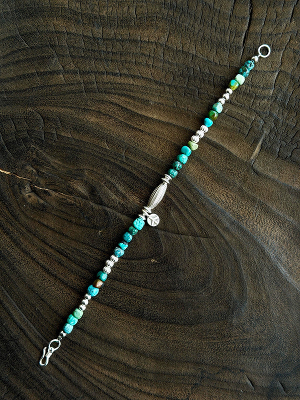 Casual weekend styling with men’s turquoise bracelet, natural stone beads, silver details and relaxed masculine aesthetic.