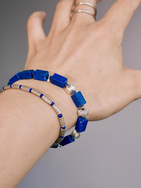 Close-up of natural lapis lazuli blocks, hand-hammered 990 fine silver beads, titanium steel spacers and Sakulux wire.